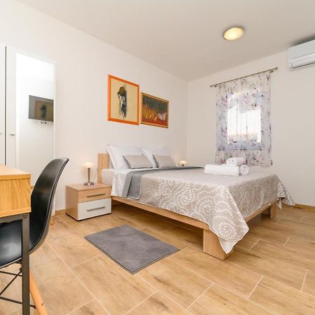 Rooms Forever Miholascica Εξωτερικό φωτογραφία